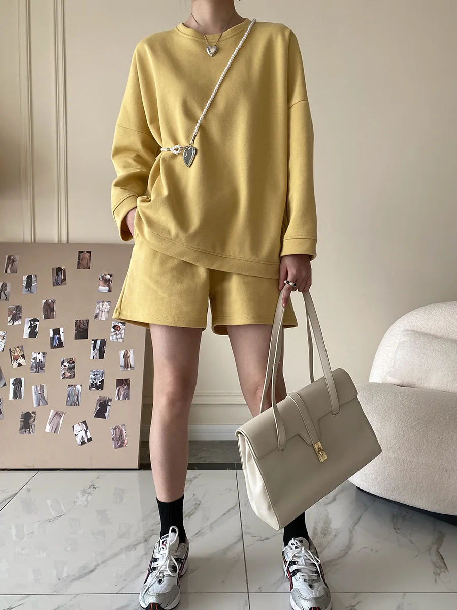 2022 spring and autumn new long-sleeved fashion sweater women's casual sports loose wide-leg shorts two-piece suit trend white co ord set