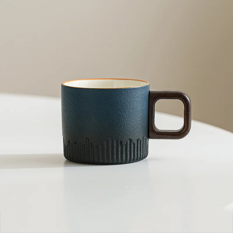 فنجان قهوة سيراميك 60مل بمقبض خشبي