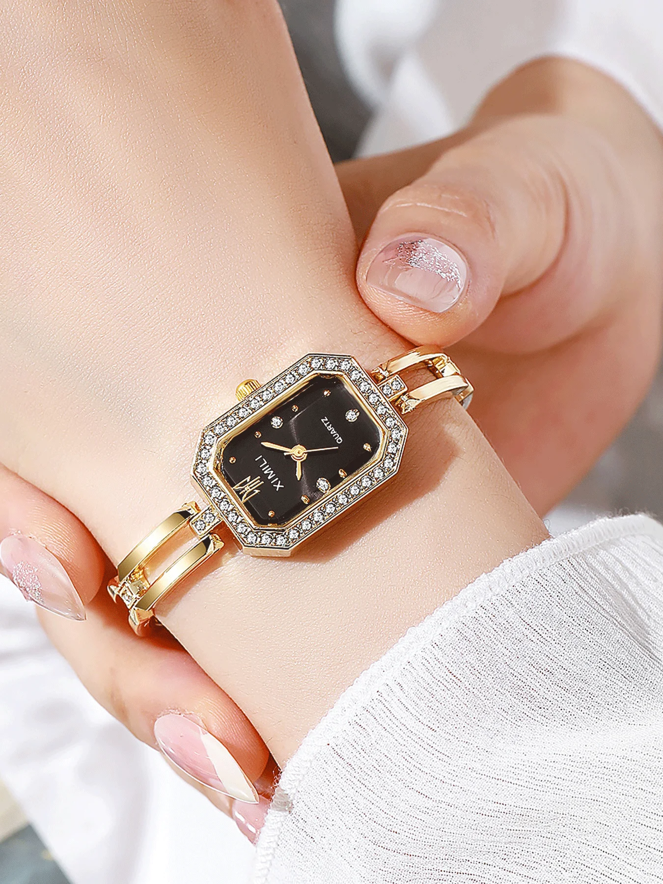 Exquisite temperament, versatile and high-end women's watch square bracelet watch set