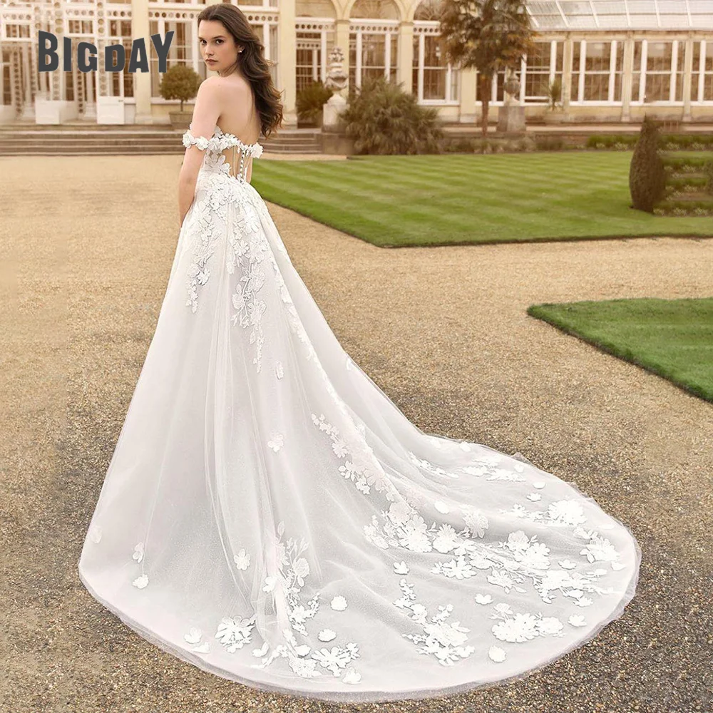 Рисунок 2 - Женское свадебное платье с кружевной аппликацией