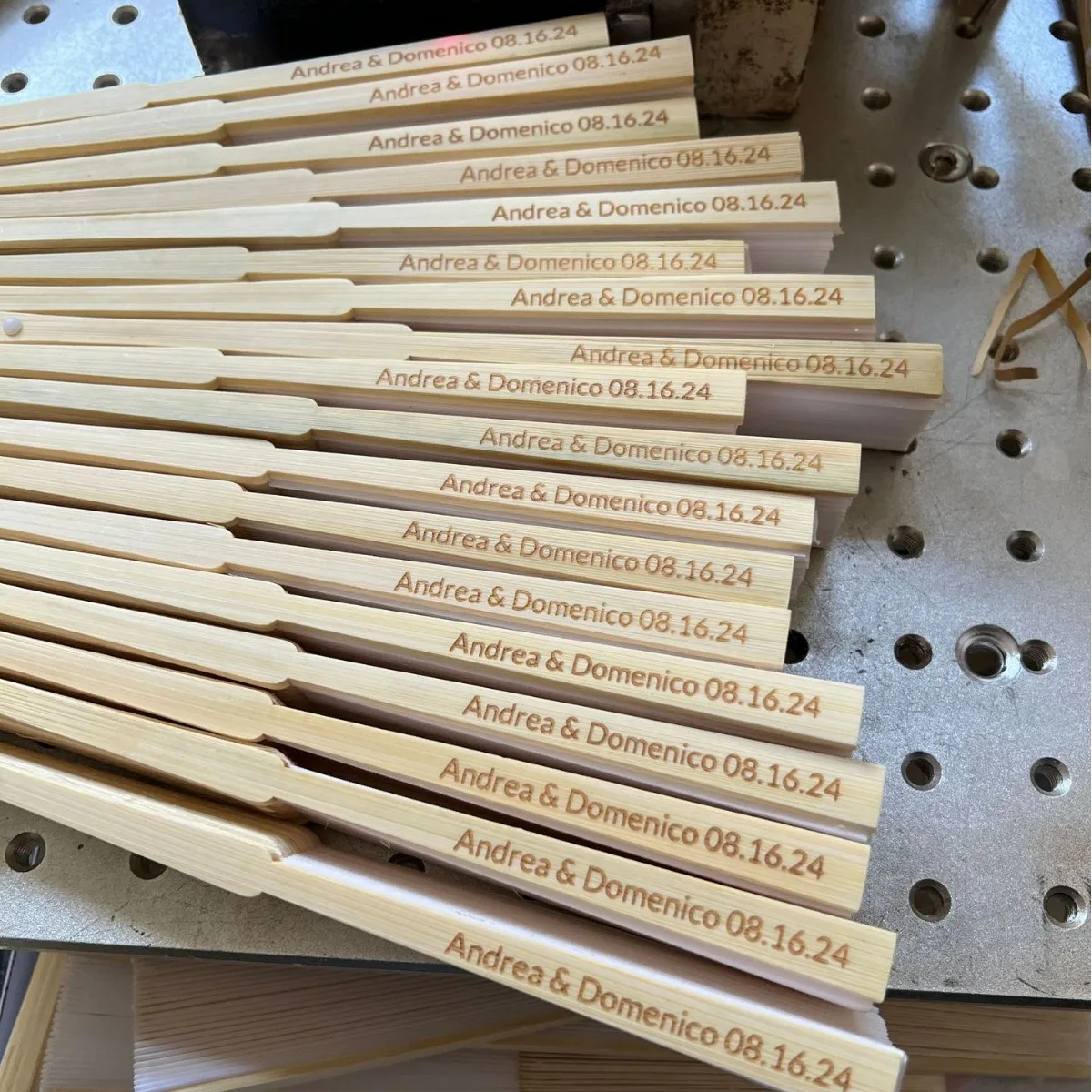 Personalized Engraved White Folding Elegant Silk Hand Fan with Gift bag Wedding &amp mariage abanicos para boda