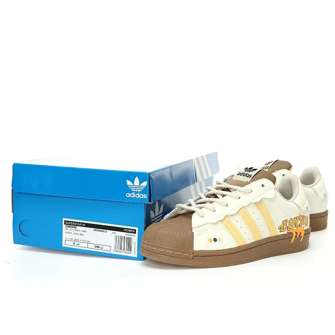 Рисунок 6 - Melting Sadness x adidas originals