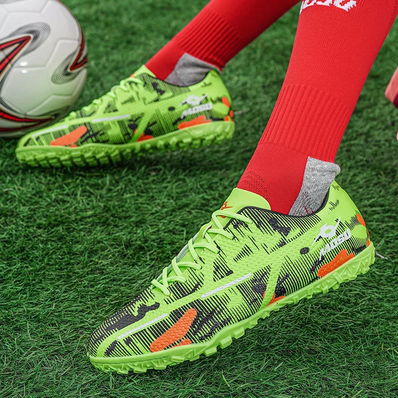 New Men Professional Unisex Soccer Shoes Outdoor Futsal Ultralight Soccer Cleats Football Boots Breathable Ultralight Non-Slip