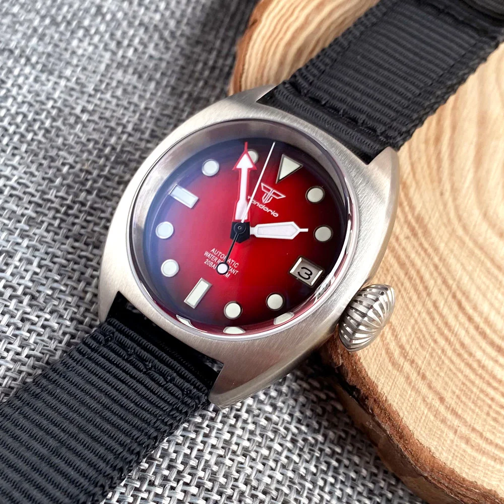 Military diver watch with NH35 automatic movement, sapphire crystal, stainless steel case, and 200m water resistance.