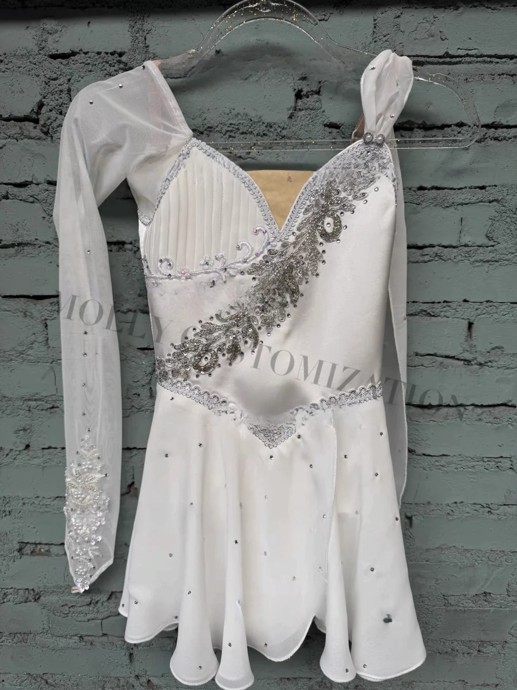 2026 Neues weißes, mit Diamanten besetztes Amor-Amulett-Variations-Ballettkleid für Wettbewerbe, maßgeschneidert für Erwachsene und Kinder – Detail 3