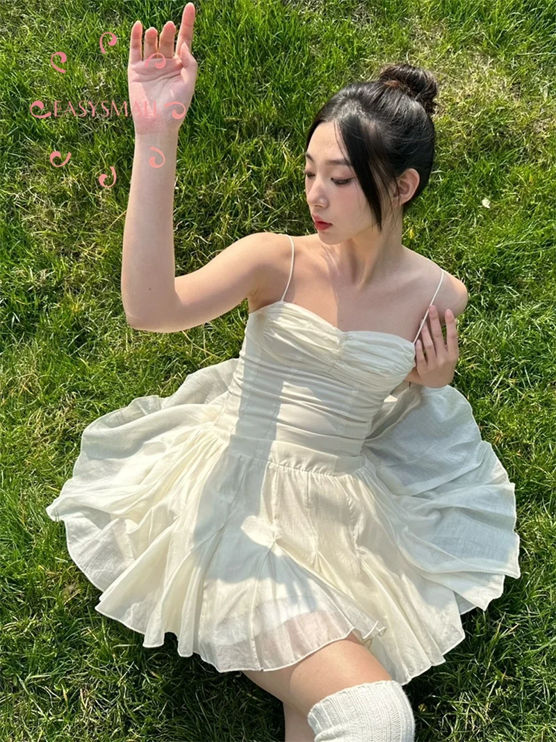 

Easysmall Ballet style Vietnamese niche suspender dress design exudes a slim and effortless style, with a pure and gentle seasid