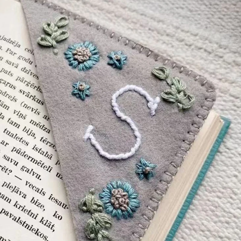 סימניות מרובעות בסגנון סיני עם רקמה חדשה, סימניות משולשות עם פינות מצופות