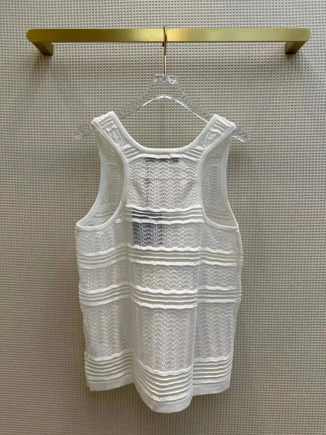 

2023 new fashion high quality chain decorated striped knitted vest top