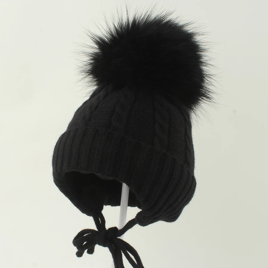 Mütze mit echtem Waschbärfell-Pompon für Kinder, Mädchen und Jungen, warme Wintermütze mit Plus-Velours, gestrickte Wollmütze für Kinder, Outdoor-Ohrenklappe, Babymütze – Detail 12