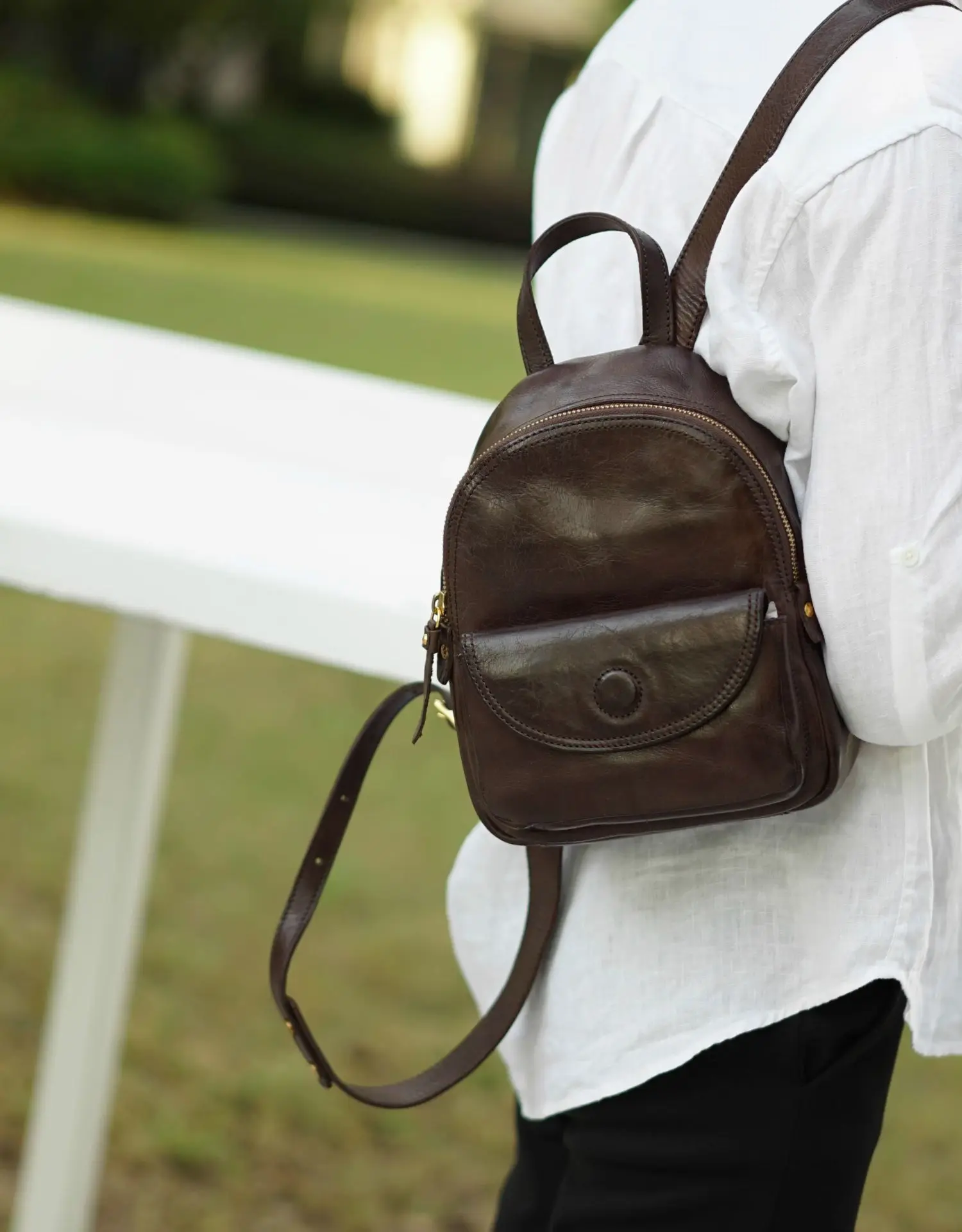 Modischer, lässiger, handgefertigter kleiner Rucksack aus Rindsleder der ersten Schicht für Damen, Wochenende, Outdoor-Reisen, Vintage-Luxus-Rucksack aus echtem Leder – Detail 21