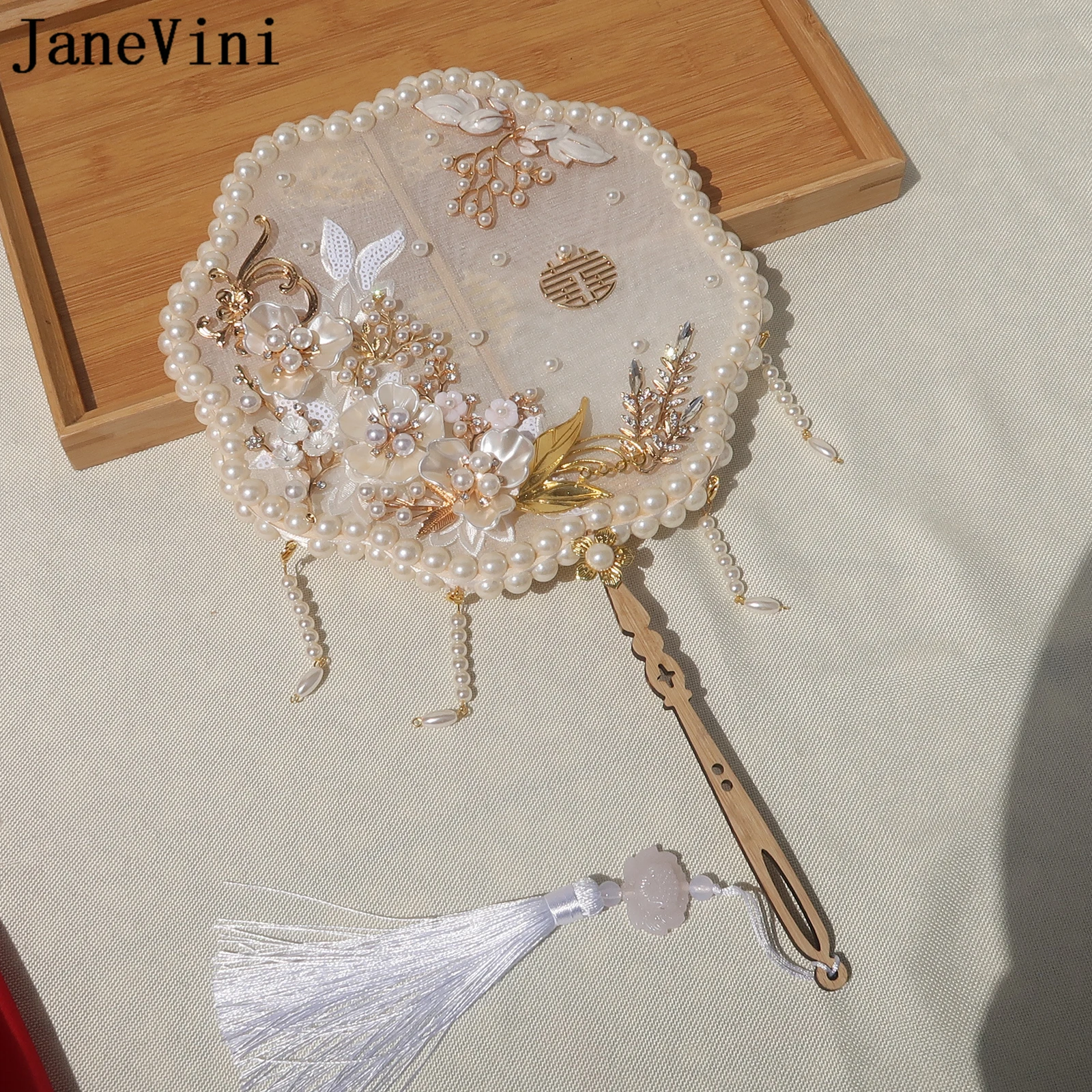 

JaneVini 2022 Elegant Bridal Bouquets Fan Type Artificial Flowers Pearls Tassels Chinese Metal Fans Wedding Jewelry Accessories