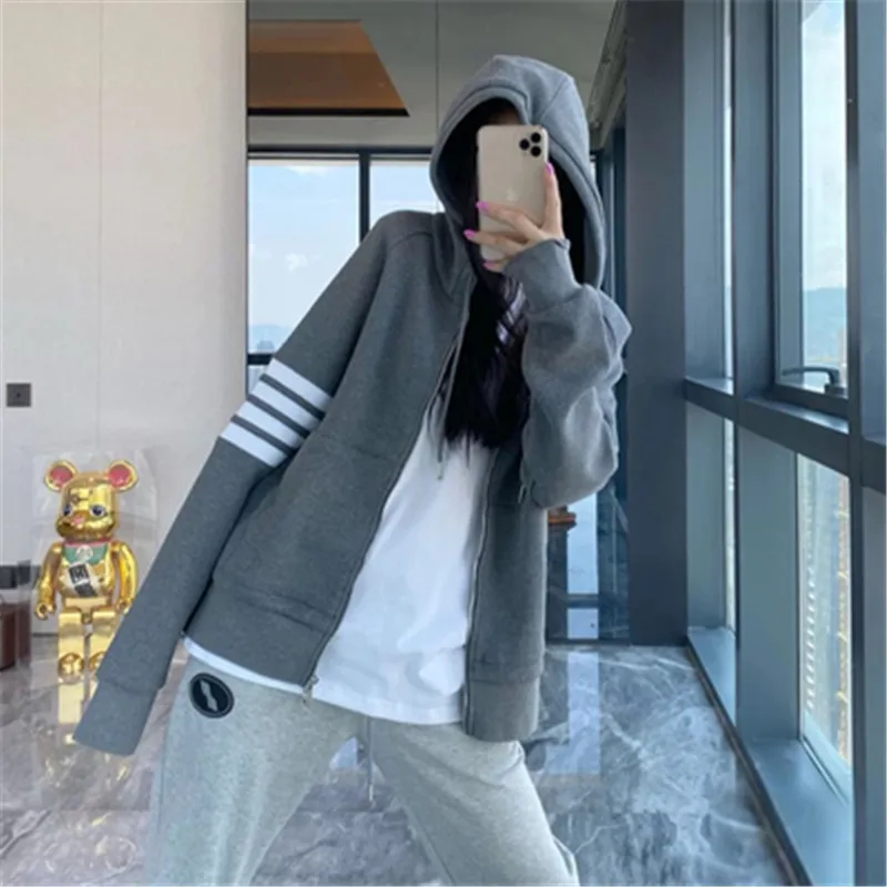 

2023 Female Niche Design Sense TB Waffle Sweater Men's Cardigan Hooded Pure Cotton Jacket Loose Fitting Sweater