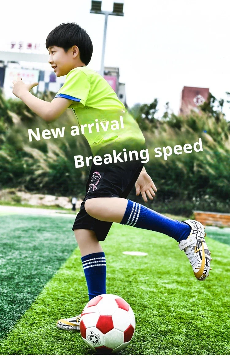 Description Picture 5 of itemUltralight Training Professional Non Slip Boy TF/FG Soccer Studded Shoes New Children Football Shoes Fast Futsal Football Boots