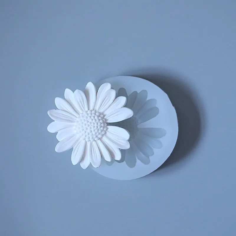 Daisy Scented Candle Daisy Silicone Candle Mold Tinplate Aluminum Box for Candle Making Kit DIY Flower Handmade Candle Mold