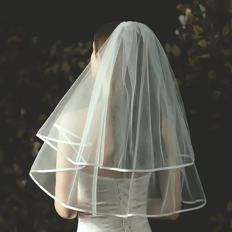 Elegante velo da sposa con bordo in nastro con pettine Spalla Lunghezza gomito Velo da sposa corto Accessori per matrimonio - immagine 2