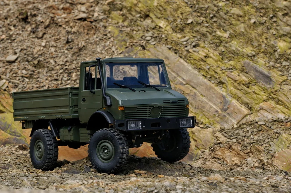 Camion télécommandé Militaire 1/12