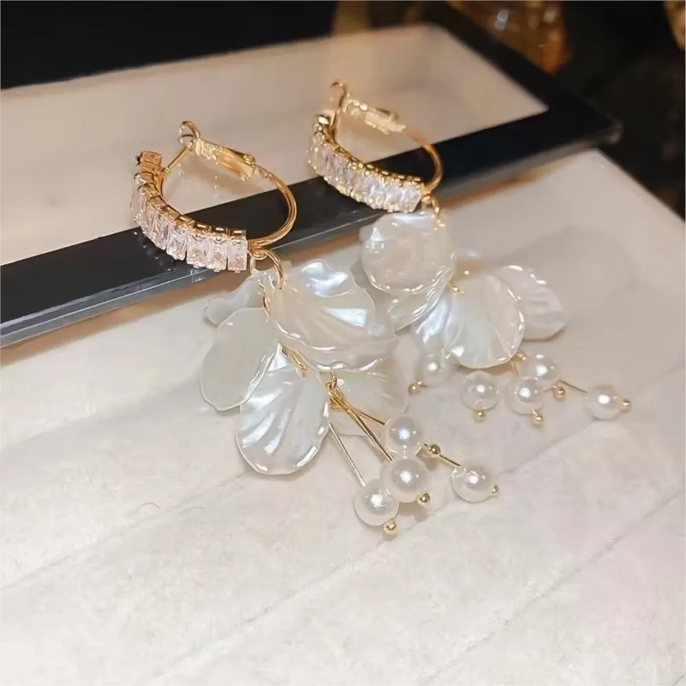 Elegant White Layered Ruffled Petal Design Earrings for Women Fashion Floral Dangle Earring Jewelry Wedding Anniversary Gifts