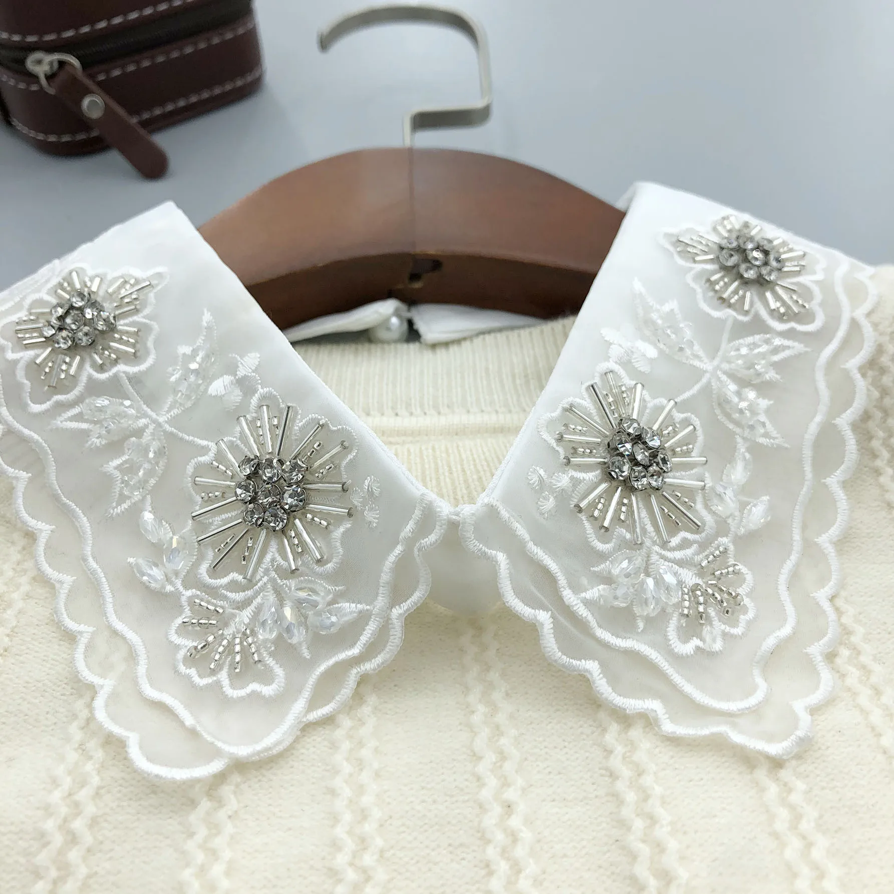 

Elegant Shirt Fake Collar for Woman Lace Flower Handmade Beads Sweater Decoration False Collar Detachable Collars Accessories