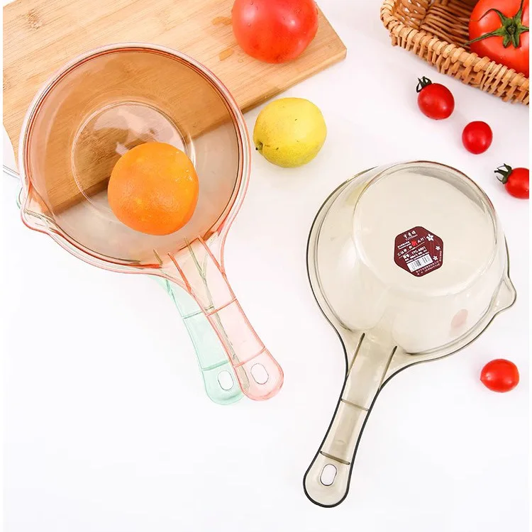 1PC Durable Plastic Water Scoop With Long Handle Durable Transparent Thickened Design For Easy Kitchen And Bathroom Shower Use