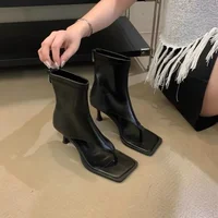 Sandales tongs rétro pour femmes, tendance et élégantes, mi-talon, couleur unie, chaussures de styliste élégantes à talons hauts, nouvelle collection automne 6