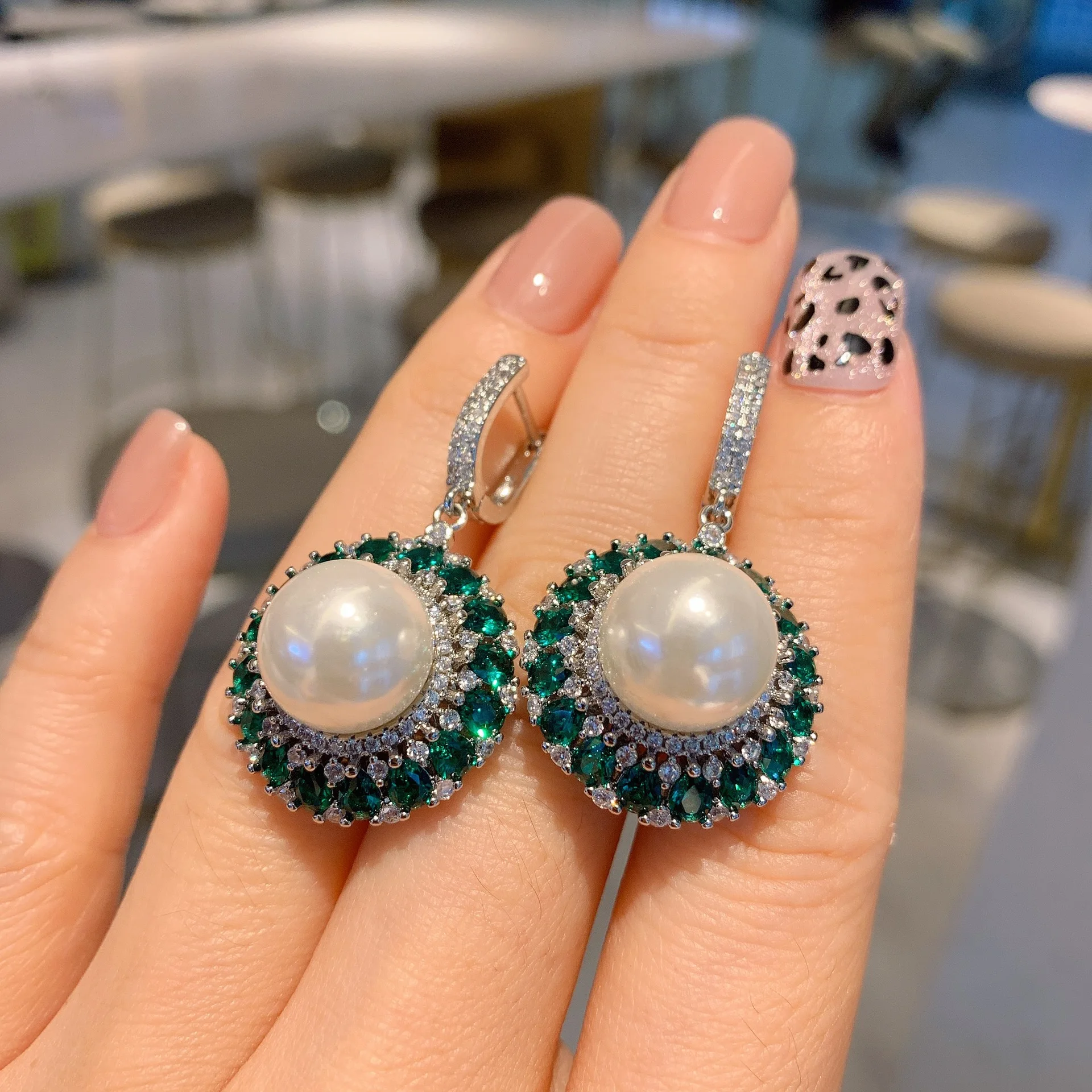 Orecchini pendenti, orecchini a goccia con perle, regali per damigelle d'onore, orecchini da sposa, orecchini da matrimonio, orecchini di perle, gioielli di perle - Italia