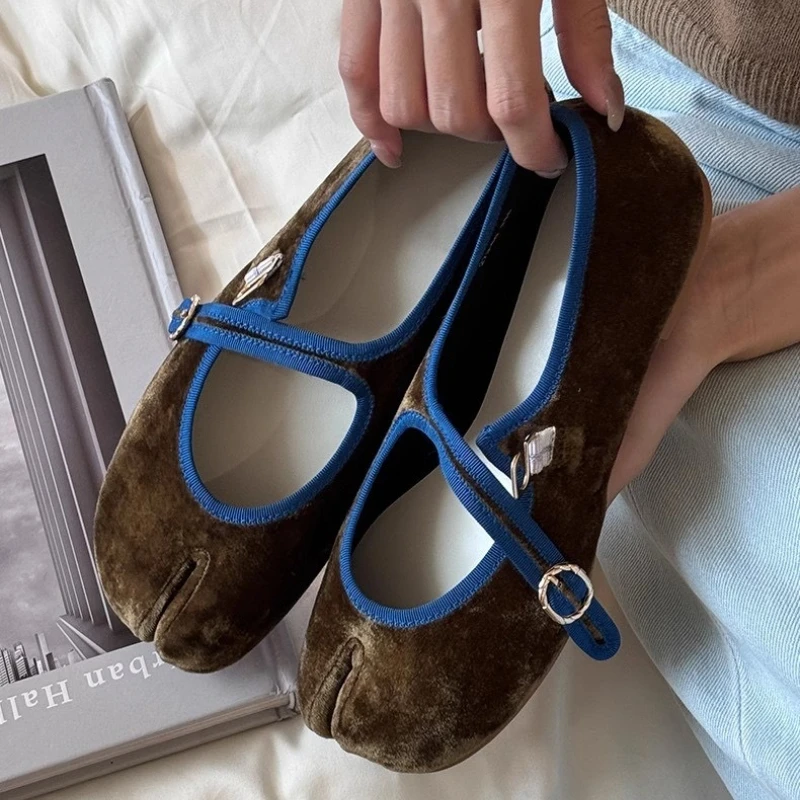 Tabi Split-Toe Ballet Flats Shoes Women Spring Autumn Velvet Buckle Strap Mary Jane Elegant Flannel Soft Ladies Loafers New In 2