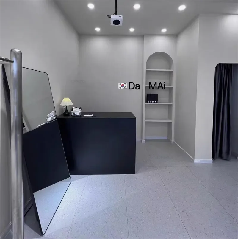 Description Picture 4 of itemNordic Company Reception Desks French Clothing Shop Bar Table Modern Beauty Salon Reception Counter Small Barber Shop Front Desk