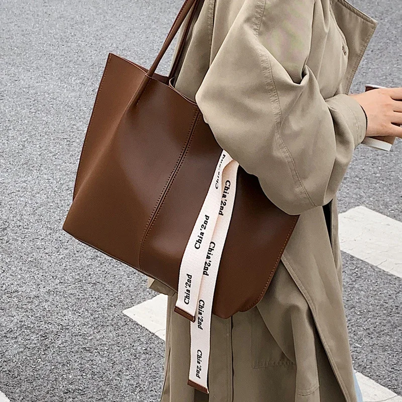 

New Fashion Lady's Large Capacity One Shoulder Package Texture Retro Handbag Women's Bag Solid Color Designer Commuter Tote Bags