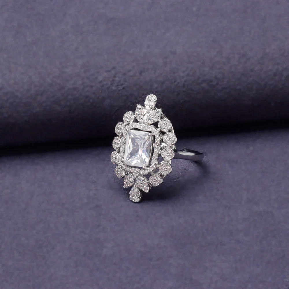 طقم مجوهرات لؤلؤ فاخر بتصميم ملكي