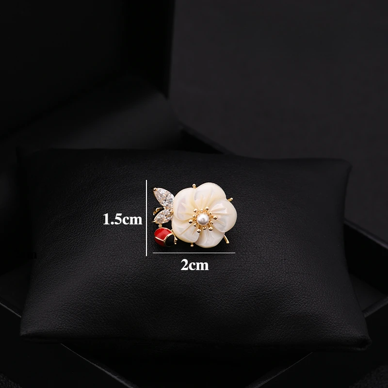 Natural Shell Flower Small Brooch Light Luxury All-Matching Clothes Neckline Fixing Pin Cute Shirt Anti-Exposure Buckle Jewelry