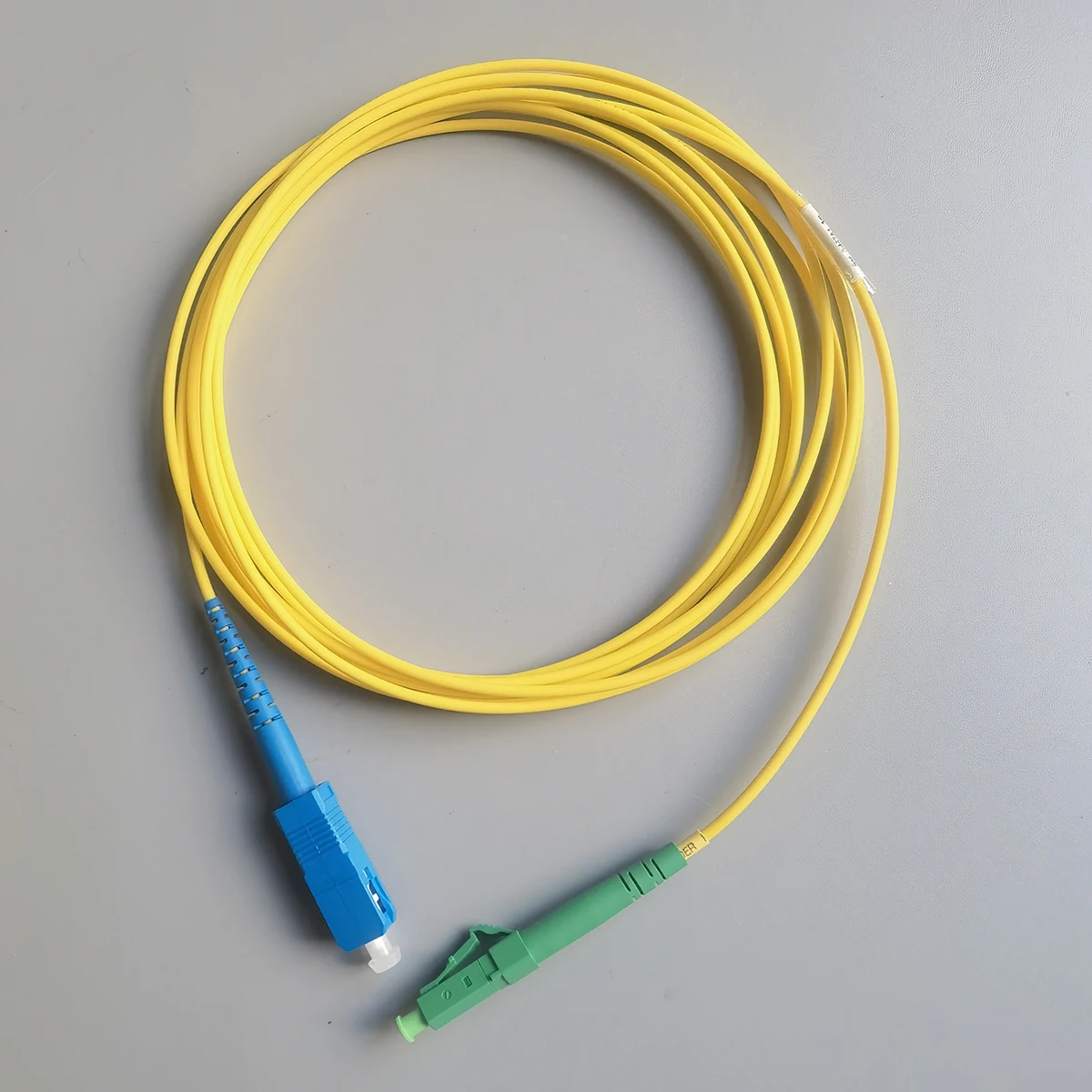 Fibra-Optica-LC-APC-SC-UPC-3M-de-di-metro-2-0mm-FTTH-G657A1-LSZH-modo.jpg