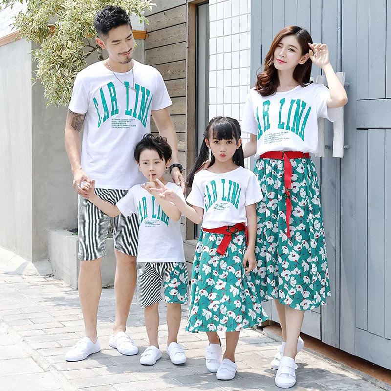 

Family Matching Clothes Summer Holiday Mother Daughter Floral Dress Dad Son Cotton T-shirt &Pants Family Look Couple Outfits