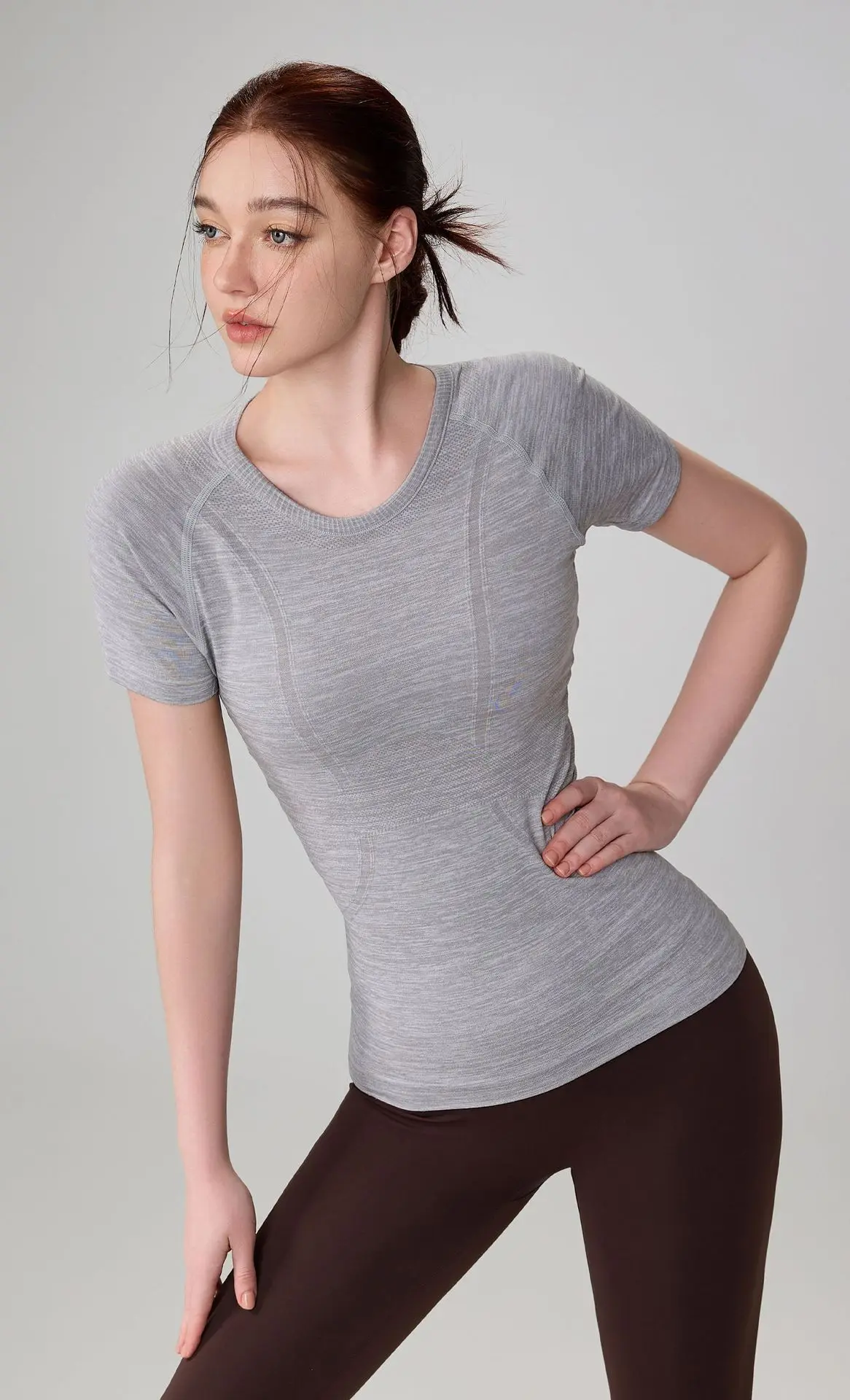 Nahtloses, antibakterielles Yoga-Top für Damen – Nude Slim-Fit Short Sleeve, taillierte Tight – Activewear für Laufen und Fitness – Detail 9
