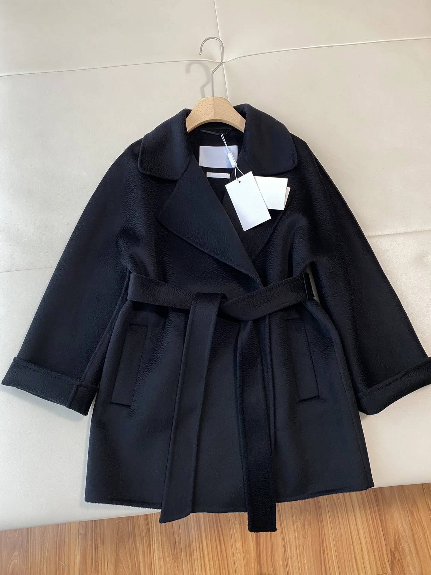 

2023 New autumn and winter models! Double-sided corrugated cashmere short coat, elongating and slimming