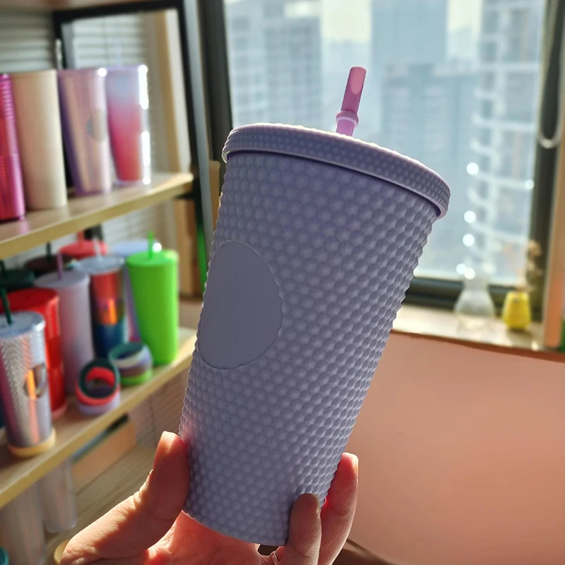 https://ae01.alicdn.com/kf/Sccc5233f34e448ccad5bd51cdbfd668ae/16oz-480ml-Grande-Cold-Coffee-Cup-Studded-Tumbler-Cups-With-Straw-Double-Layer-Plastic-Durian-Diamond.jpg