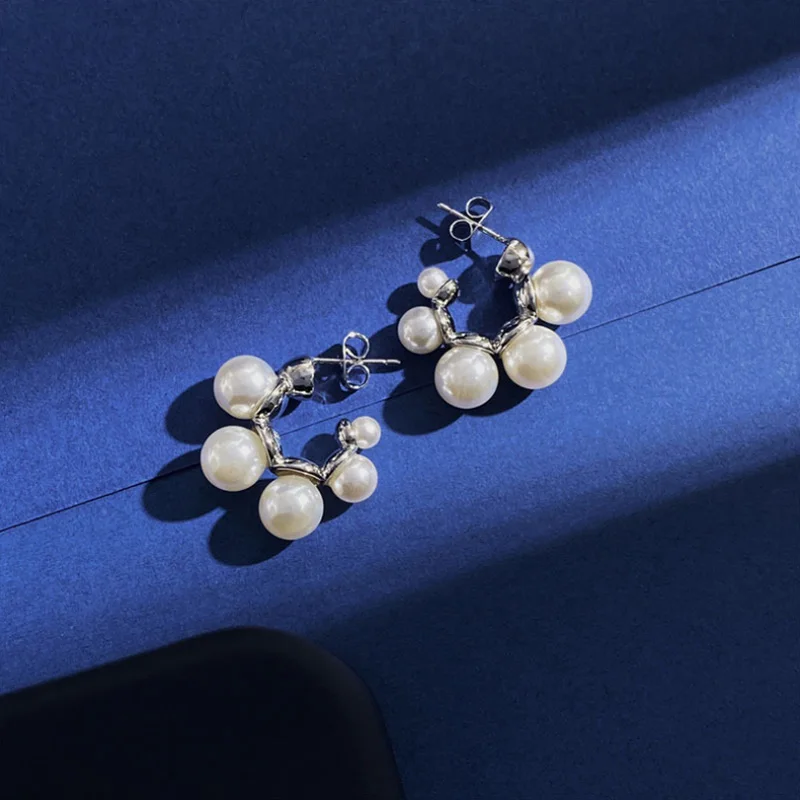 Donia Jewelry Fashion New C-Shaped Titanium Steel Silver Needle Luxury Palace Pearl Earrings.