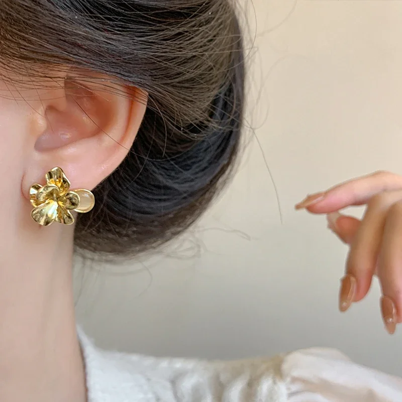 Women's Golden Petal Ear Clips French Retro Three-dimensional Metal Opal Flower Clip on Earrings No Piercing