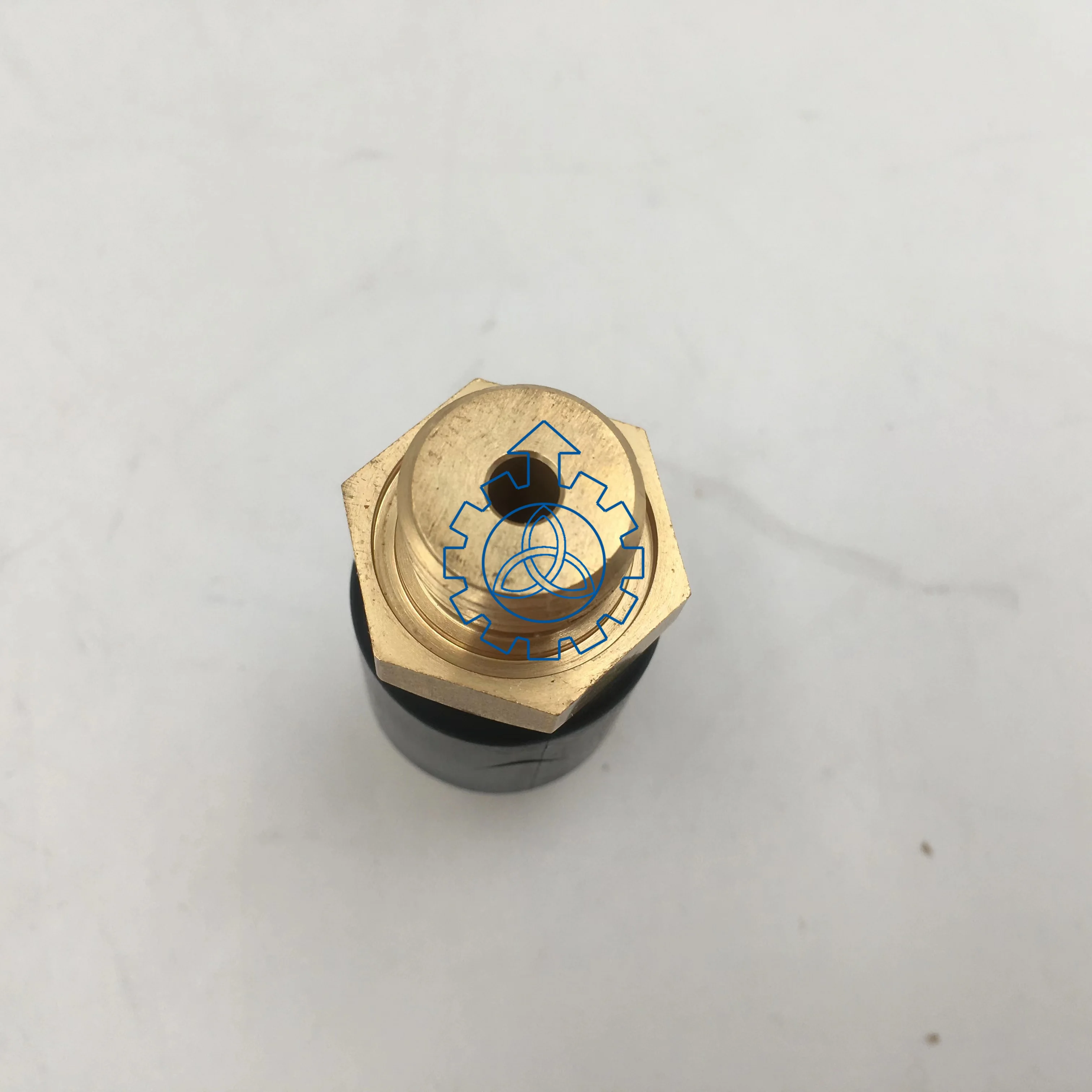 Truck sapare parts EuCrown high quality 85122895 1607454 1591738 20941236 Safety valve for Volvo