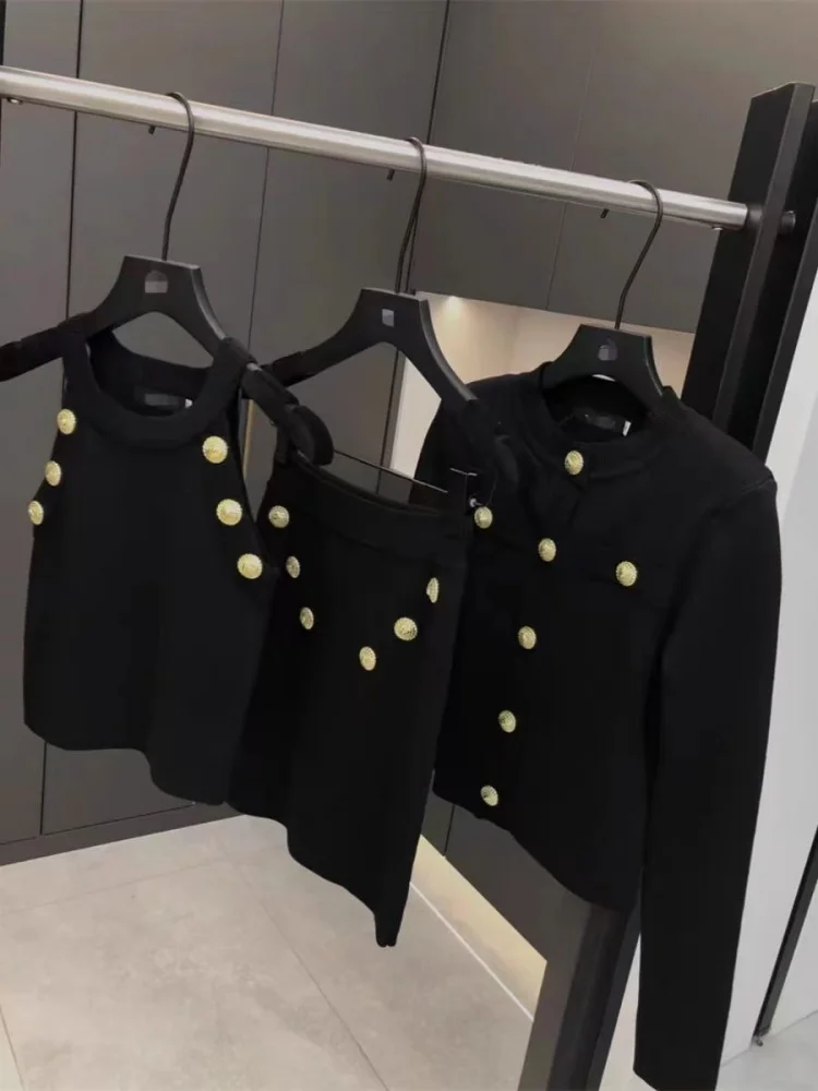 thumbnail image 1 of Conjunto de 3 piezas de cárdigan de punto Sandros con botones dorados y falda con cuello halter para mujer de marca de diseñador de primavera de 2024, 1 of 5