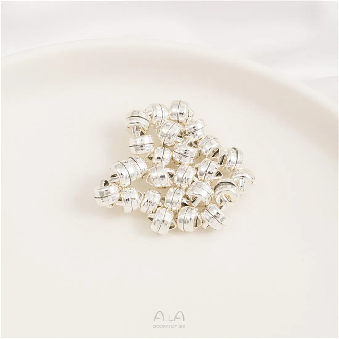 Рисунок 3 - Магнитная застежка в форме гамбургера