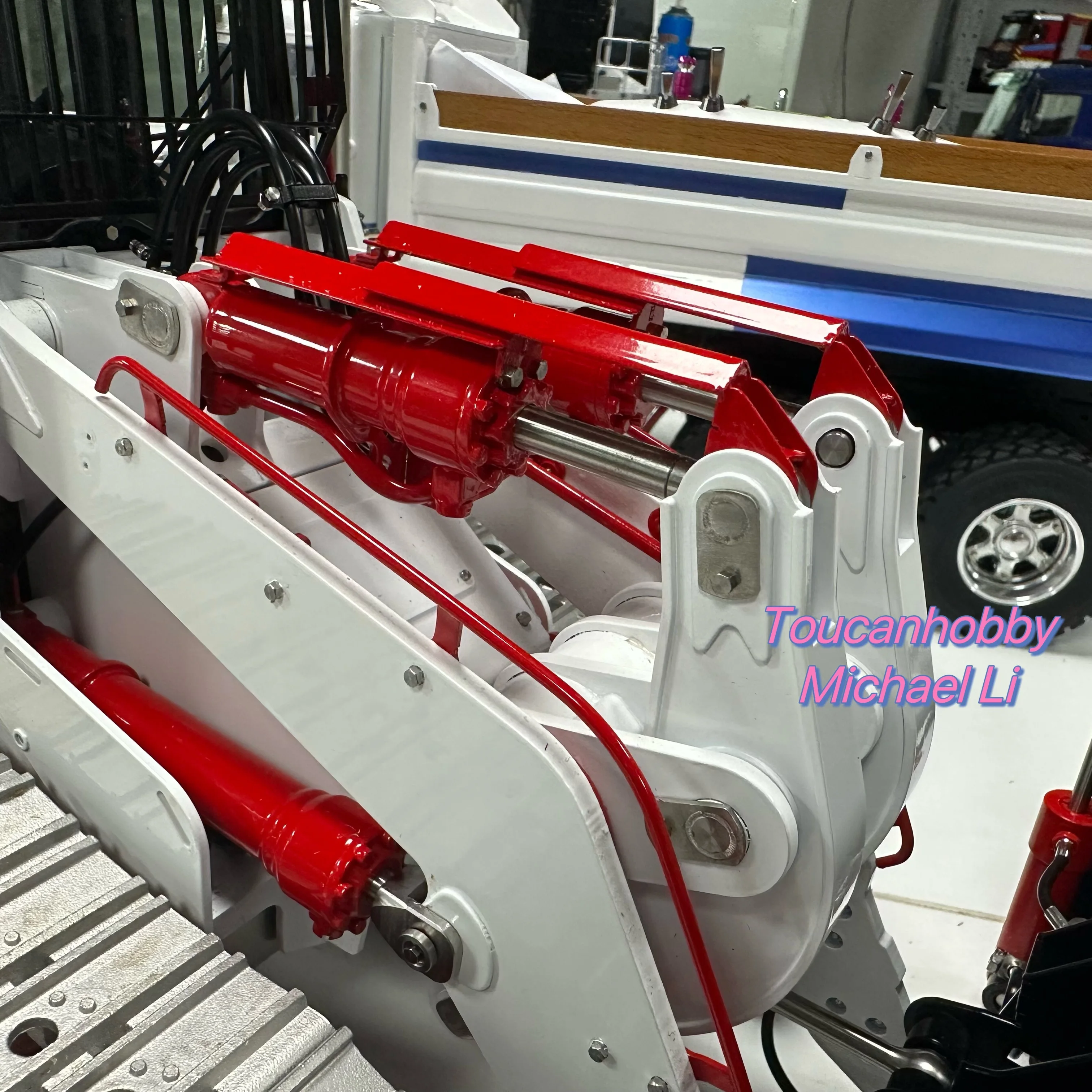 LESU 973K RC Hydraulic Loader 1/14 Remote Control Tracked Car Vehicle Painted Model Openable Bucket Light Sound System THZH1992 5
