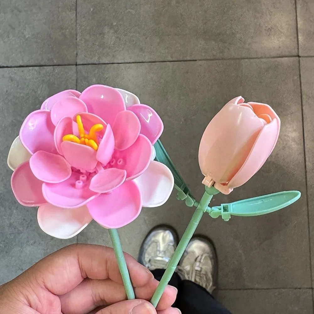 Baustein-Blumen-Set, DIY-Blumendekorationsset, geeignet für Desktop-Dekoration und Raumaccessoires, eine perfekte Geschenkidee