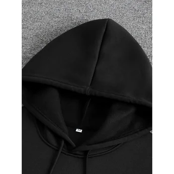 بلوفر رجالي بقلنسوة مطبوع عليه جمجمة من البوليستر الأسود بأكمام طويلة 