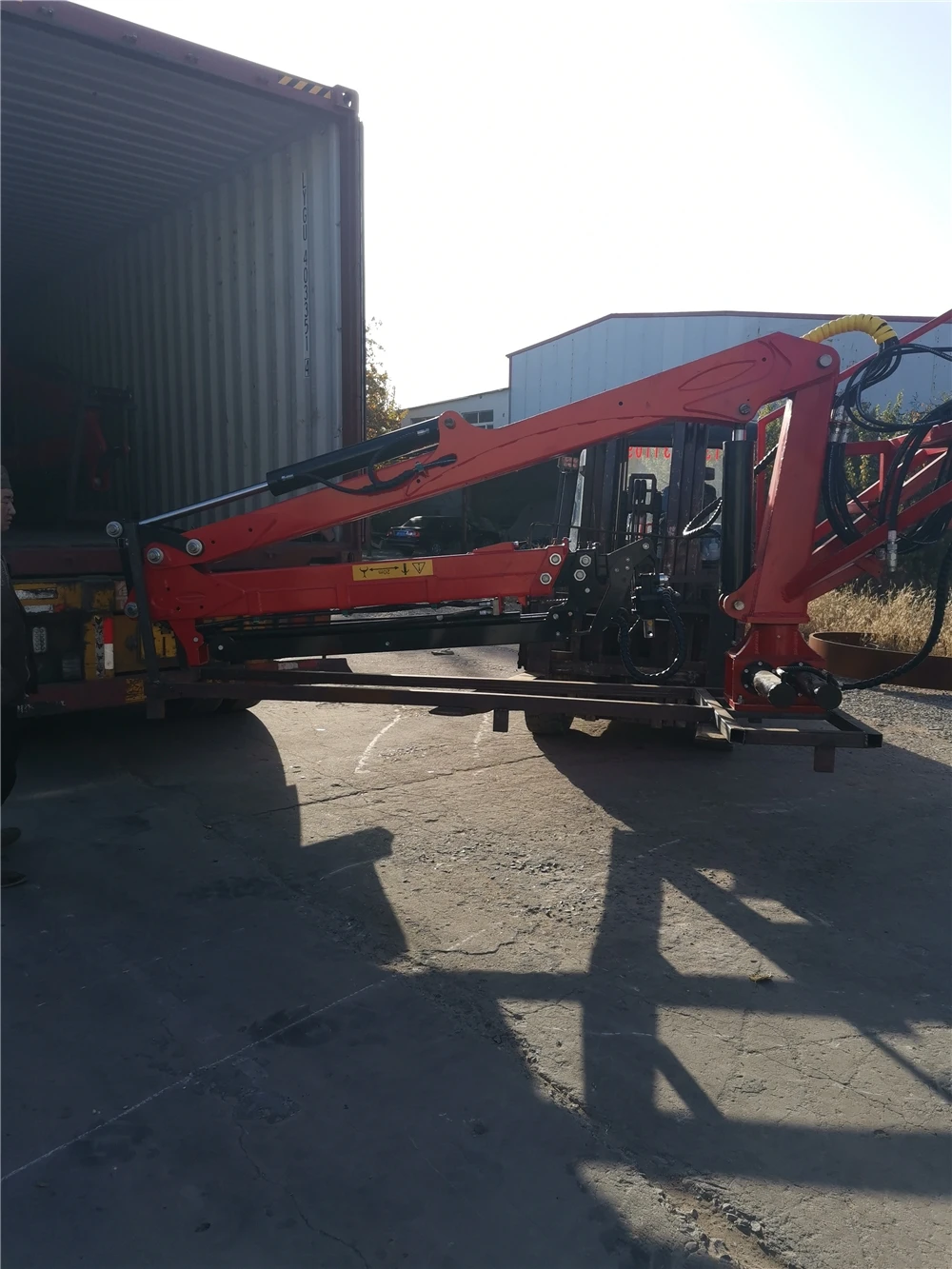 Рисунок 3 - Трактор, прицеп для резания лески с краном