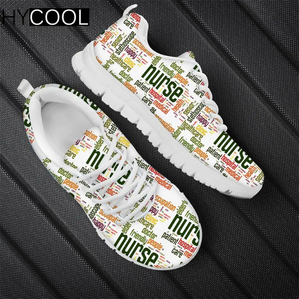 

Новинка, стильные женские удобные спортивные кроссовки HYCOOL, Женская сетчатая обувь для бега со шнуровкой и принтом слов для медсестры, 2021