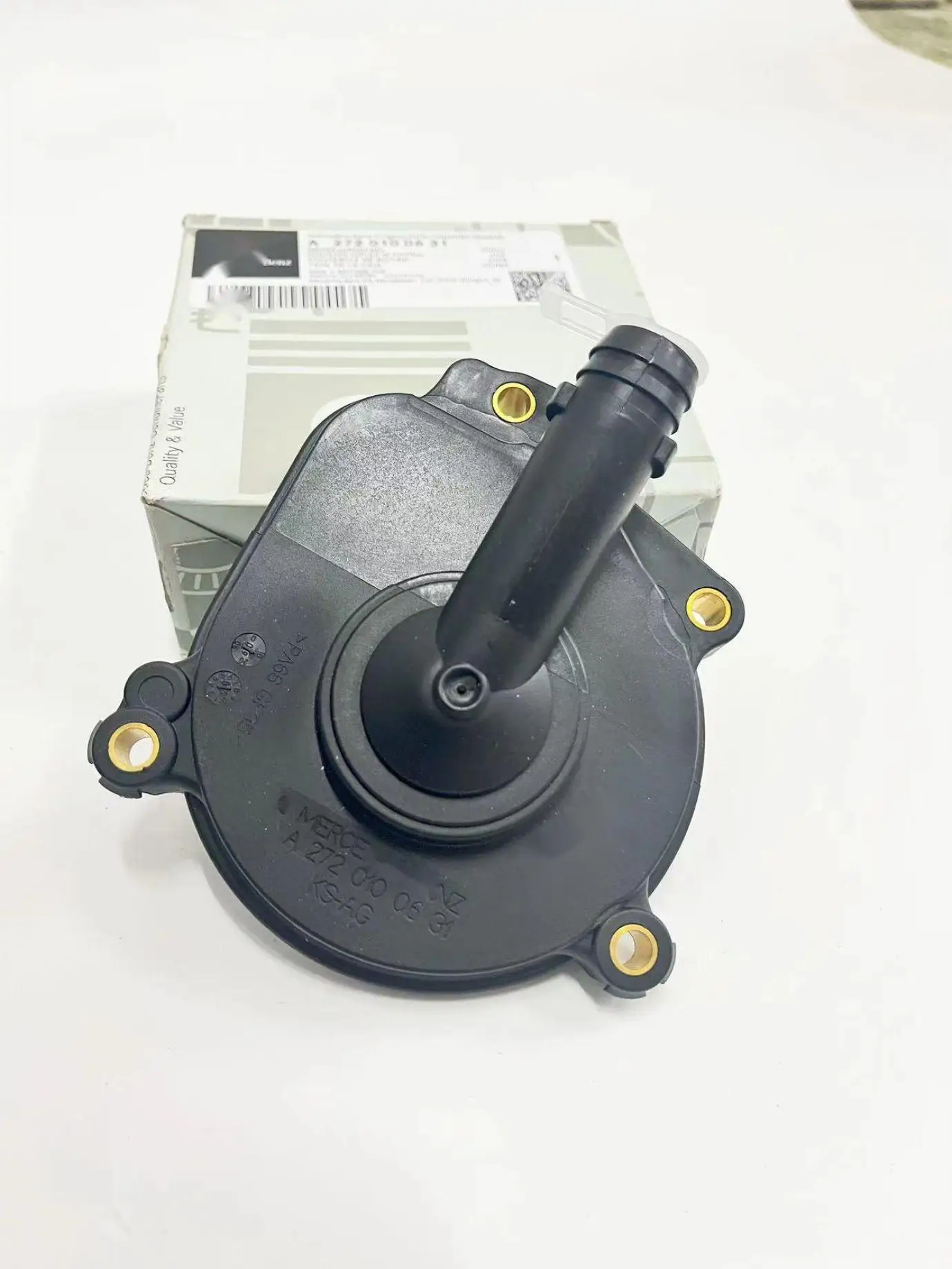 2720100631 2720100431 is suitable for the ventilation housing cover of Mercedes-Benz C230 C280 C300 C350 cl 550 M272 engine.