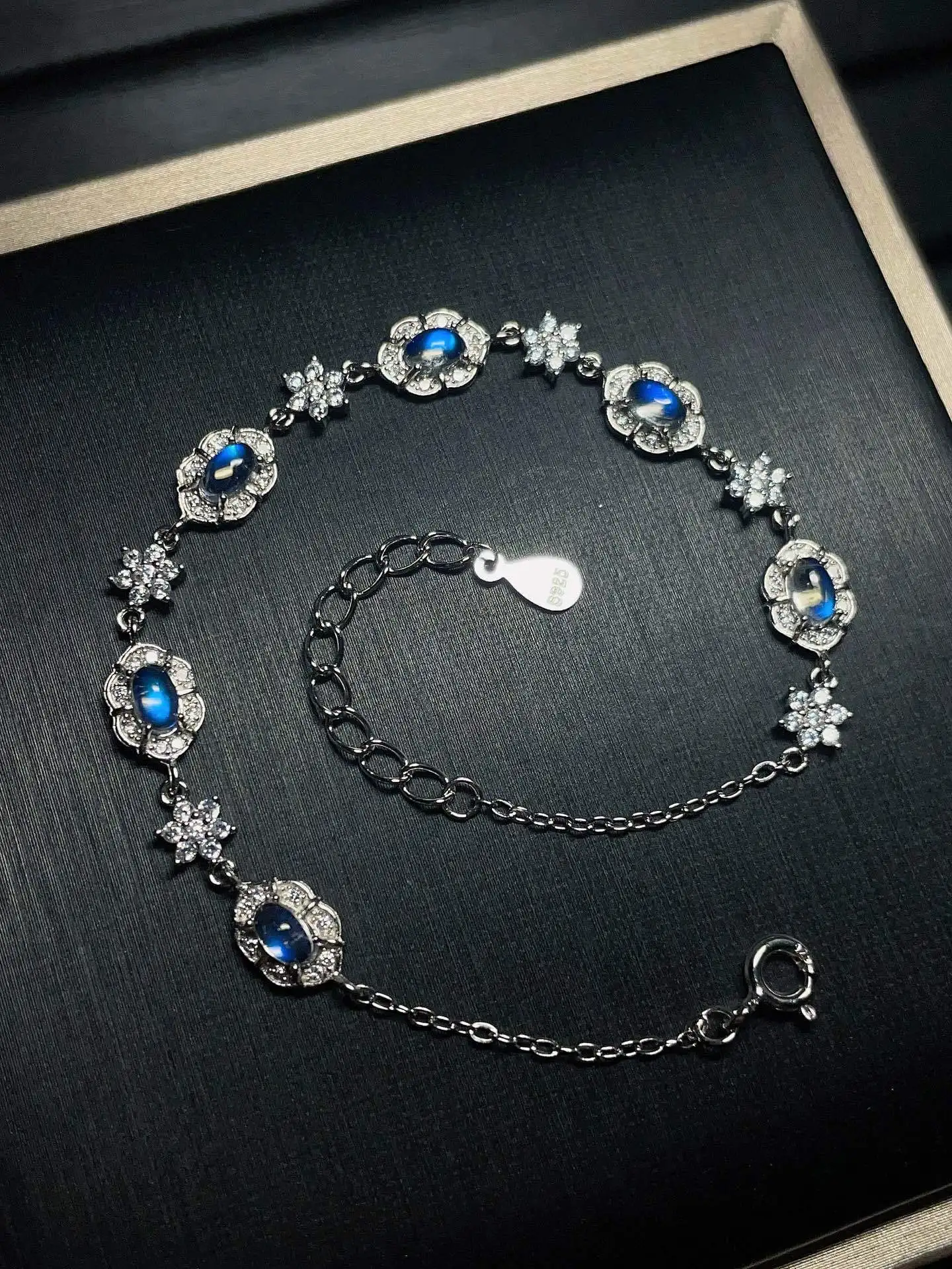 

New Hot Selling S925 Sterling Silver Pure Natural Indian Moonlight Stone Shining Snowflake Bracelet Without Optimized Main Stone