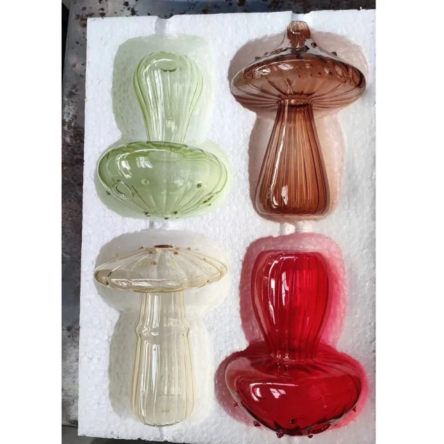 Vibrant Mushroom Glass Vase for Hydroponic Flower Arrangements and Home Decor