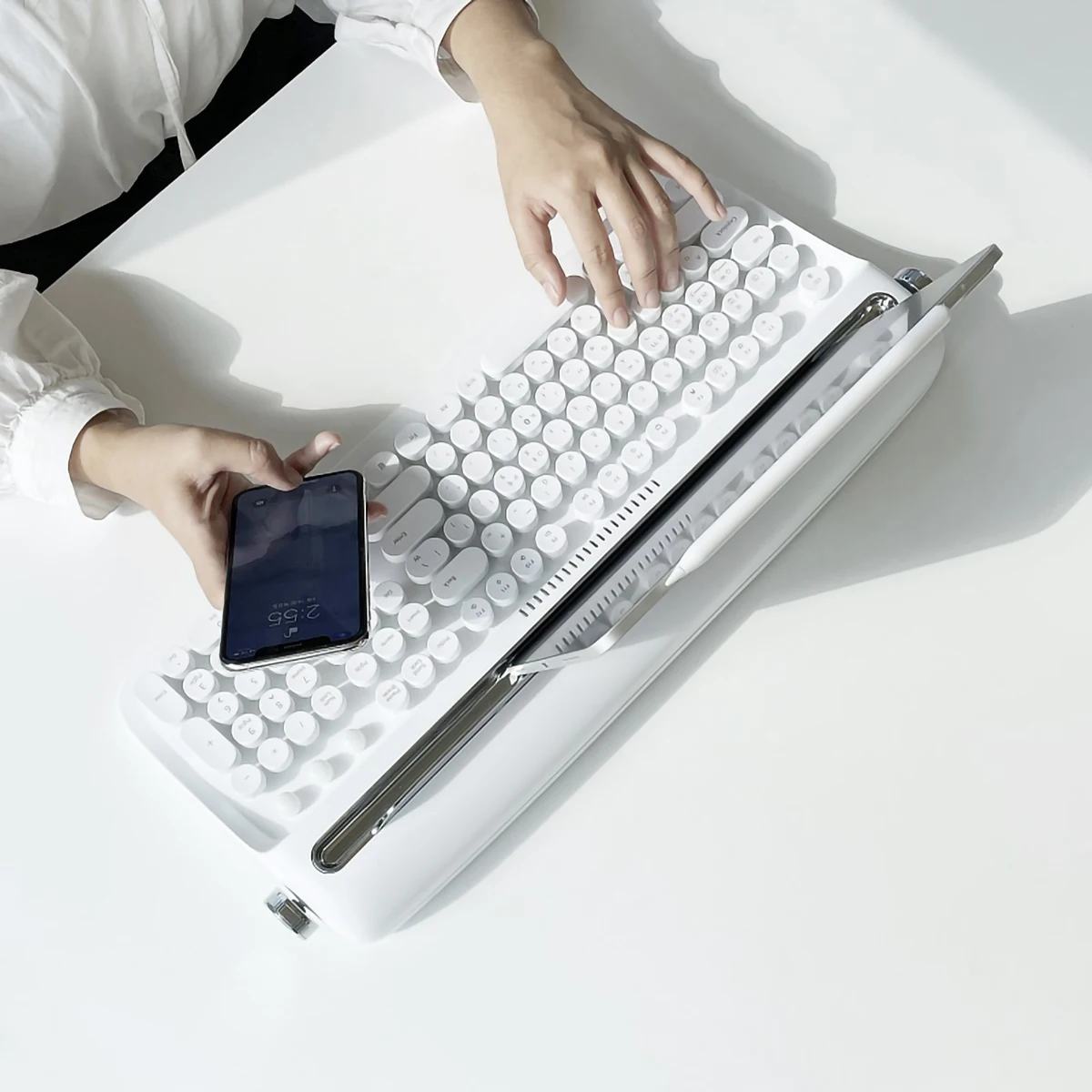 Retro Tablet External Keyboard Ipad For Apple Huawei Mobile Phone Universal Bluetooth Keyboard