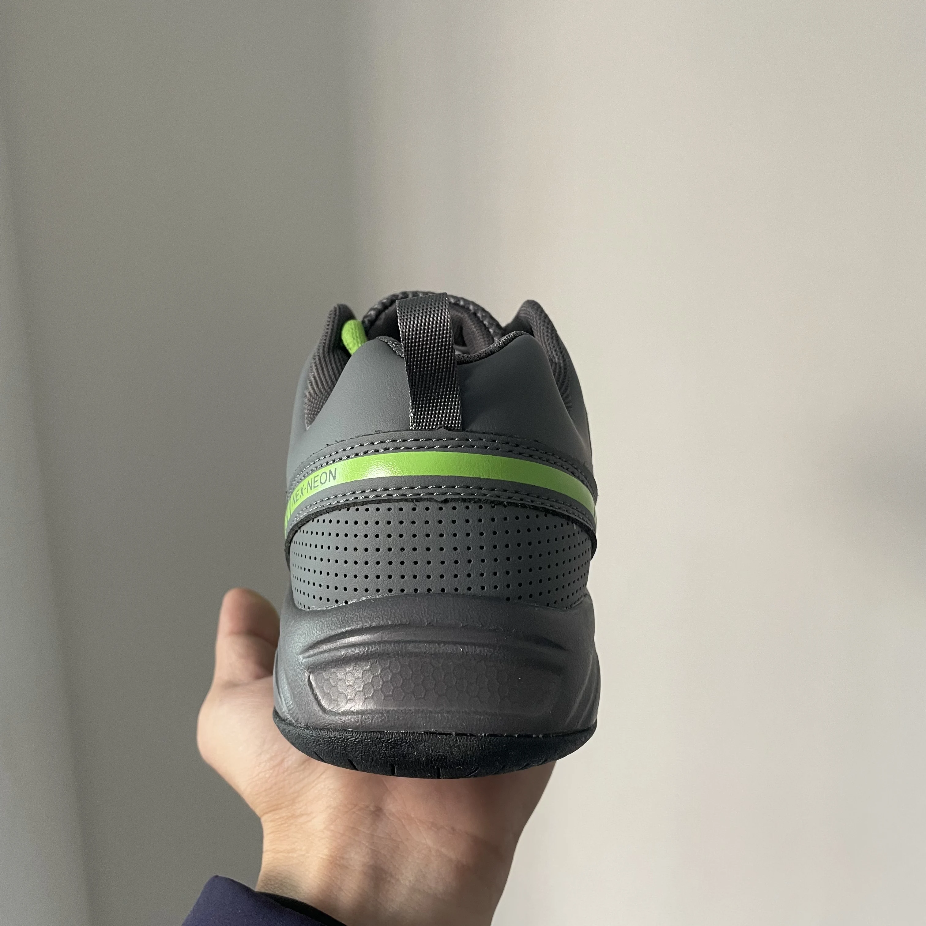 Indoor and outdoor non-slip wear-resistant badminton shoes Mesh breathable table tennis sports shoes Training sports